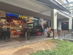 Gentle Road (D11), Retail #451369581